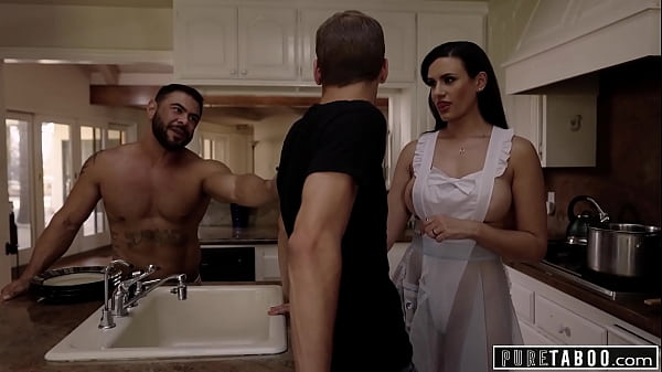 Pareja bisexual convence a un curioso estudiante de intercambio para que sea su nuevo tercero ESCENA COMPLETA!