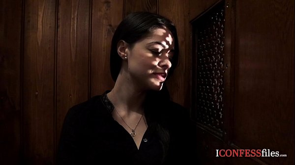 ConfessionFiles: Ava Dalush folla al sacerdote