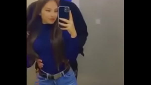 chica blanca tocada por ella
