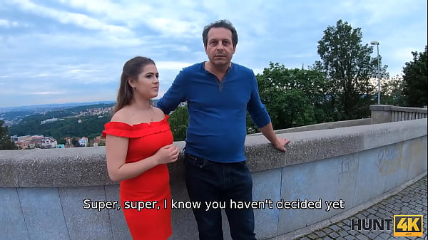 hunt4k. praga chica con hermoso vestido rojo se lo quita para el efectivo con permiso de los padres paso